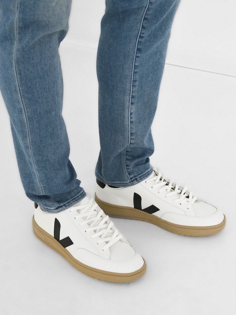 NEW IN BOX Veja V-12 Leather Sneakers